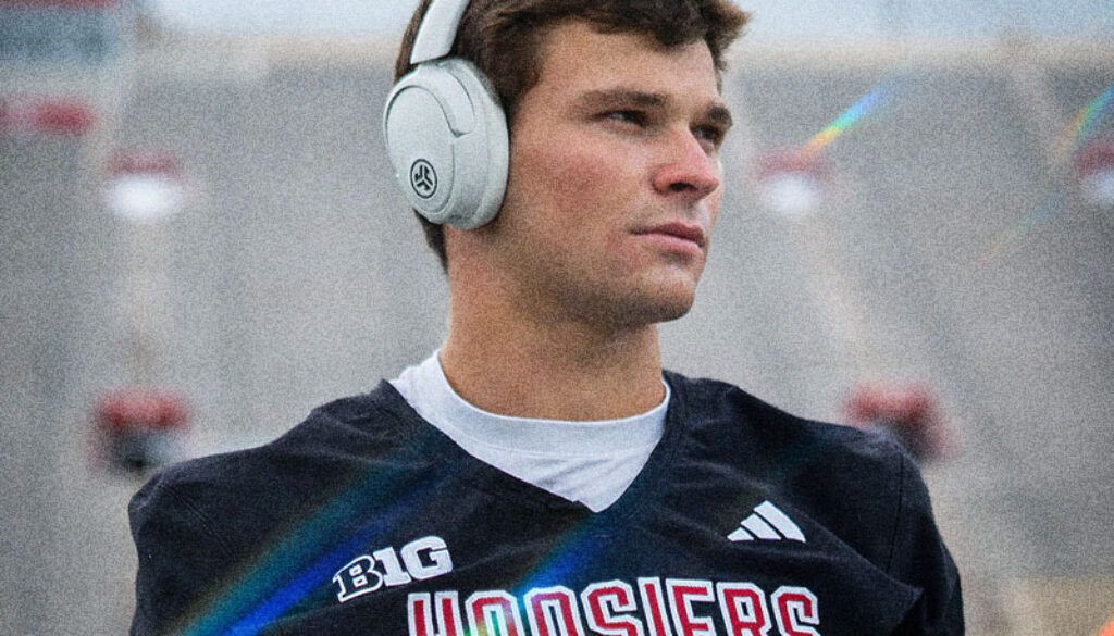 Alberto Mendoza entra no transfer portal do College Football após título nacional