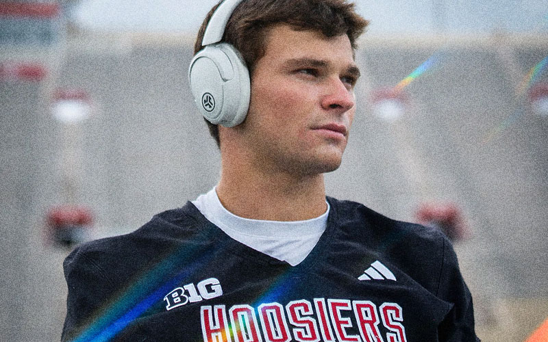 Alberto Mendoza entra no transfer portal do College Football após título nacional